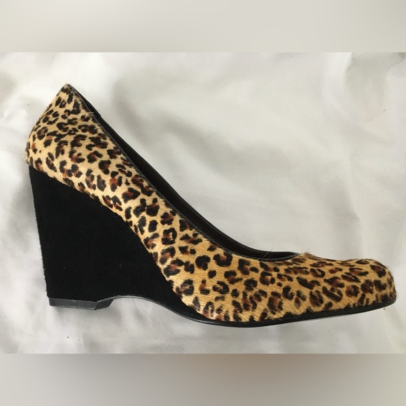 EUC Kate Spade gorgeous leopard print cow fur black suede wedge. - Picture 7 of 16